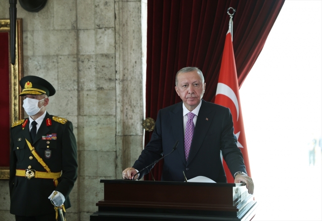 Cumhurbaşkanı Erdoğan başkanlığındaki devlet erkanı Anıtkabir'i ziyaret etti
